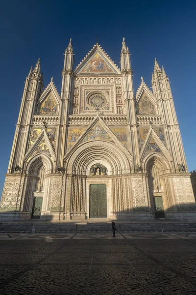 Orvieto (Umbria, Italy), facade of the medieval cathedral, or Du — Stock Photo, Image