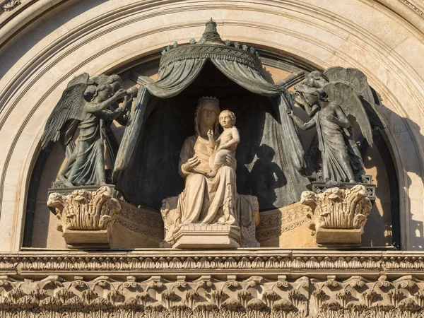 Orvieto (Umbria, Italia), fațada catedralei medievale, sau Du — Fotografie, imagine de stoc