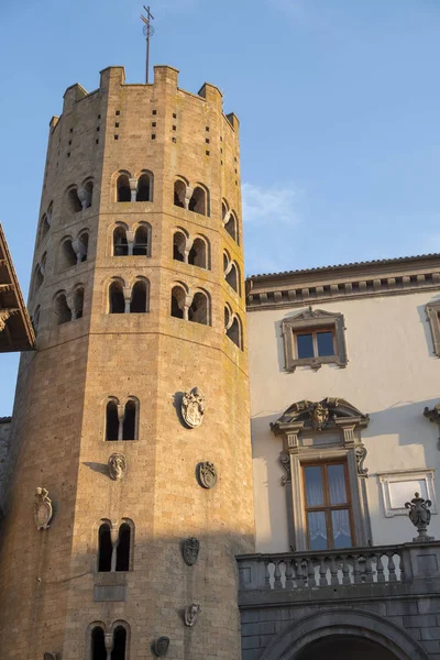 Orvieto (Umbria, Italy), historic buildings in Piazza della Repu — Stock Photo, Image
