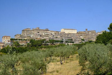 Panoramik manzaralı Lugnano Teverina (Umbria, İtalya)