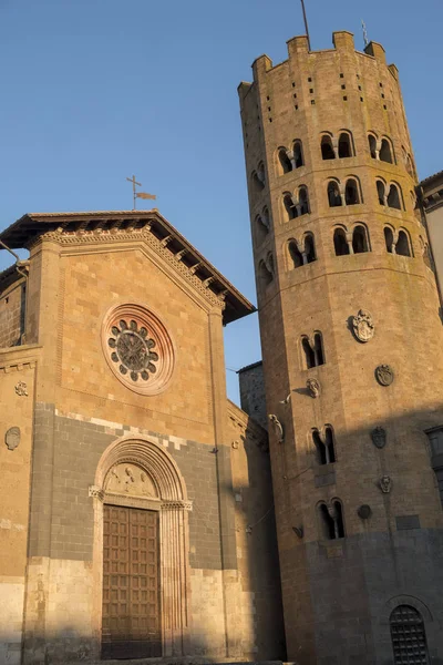 Orvieto (Umbria, Italy), historische gebouwen in Piazza della Repu — Stockfoto