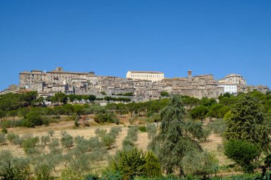 Panoramik manzaralı Lugnano Teverina (Umbria, İtalya)