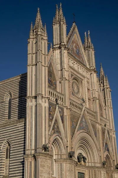 Orvieto (Umbria, Italy), facade of the medieval cathedral, or Du — Stock Photo, Image