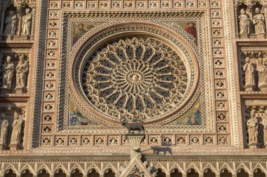 Orvieto (Umbria, İtalya), cephe Ortaçağ Katedrali veya Du