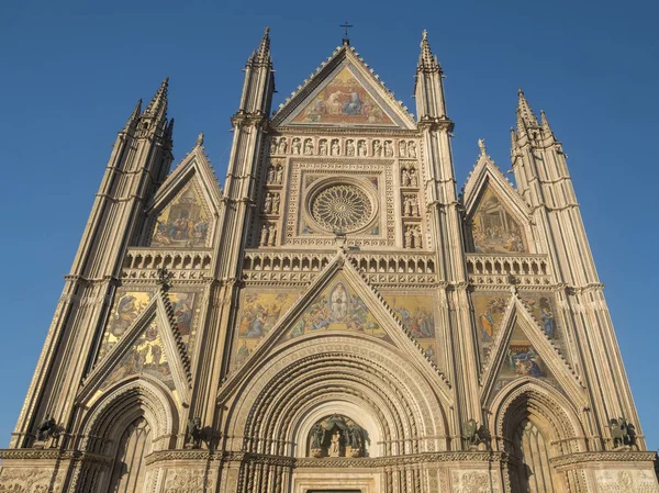 Orvieto (Umbria, Italy), facade of the medieval cathedral, or Du — Stock Photo, Image