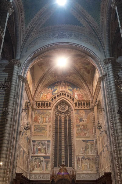 Orvieto (Umbria, Italy), interior of the medieval cathedral, or — Stock Photo, Image