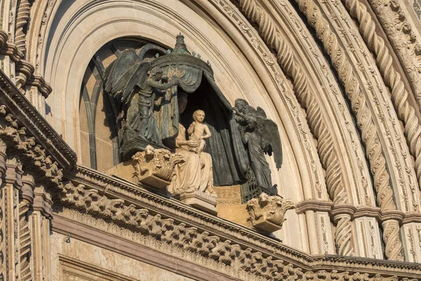 Orvieto (Umbria, Italy), facade of the medieval cathedral, or Du — Stock Photo, Image