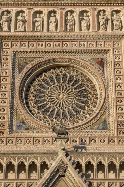 Orvieto (Umbria, İtalya), cephe Ortaçağ Katedrali veya Du