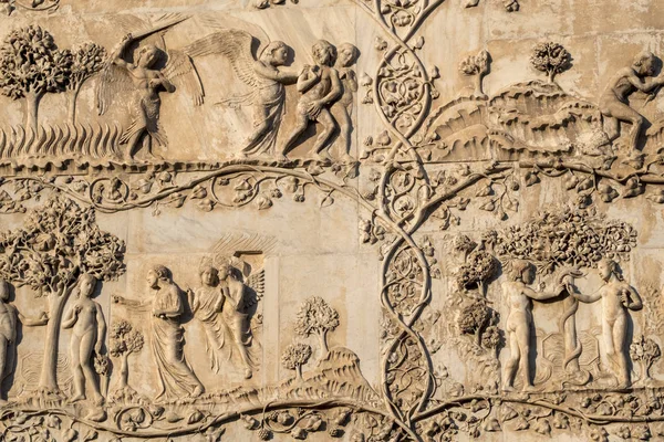 奥维多 (意大利翁布里亚), 中世纪大教堂的门面, 或杜 — 图库照片