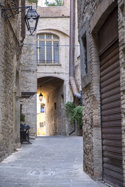 Todi, Umbria eski sokak — Stok fotoğraf