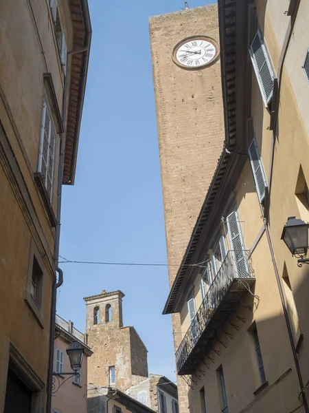 Orvieto, Itálie: historická věž — Stock fotografie
