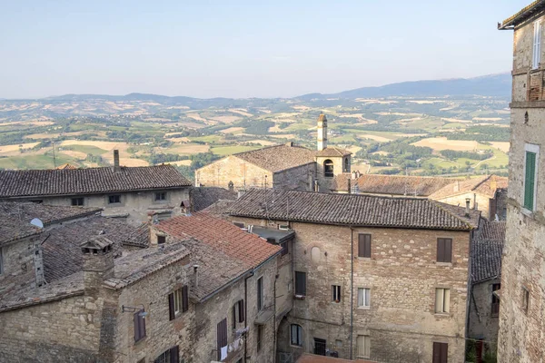 Näkymä Todista, Umbriassa — kuvapankkivalokuva