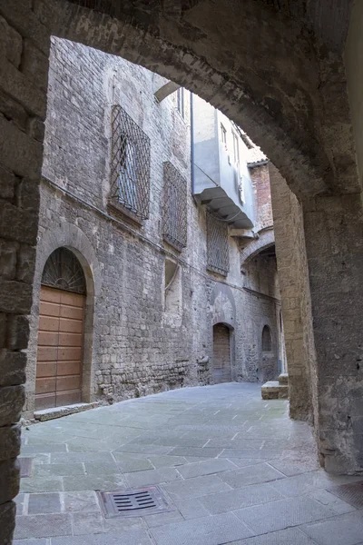 Todi, Umbria eski sokak — Stok fotoğraf