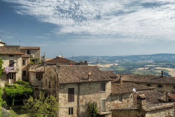 Vue de Todi, en Ombrie — Photo