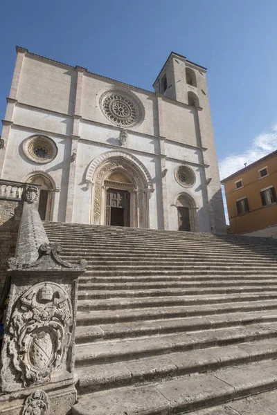 Todi, Umbría, fachada de la catedral —  Fotos de Stock