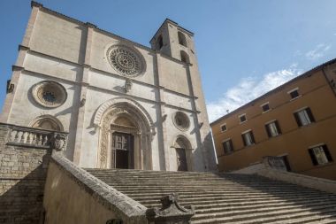 Todi, Umbria, Duomo ana kare