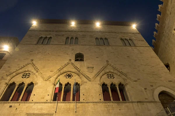 A főtéren, Todi, Umbria, éjszaka — Stock Fotó