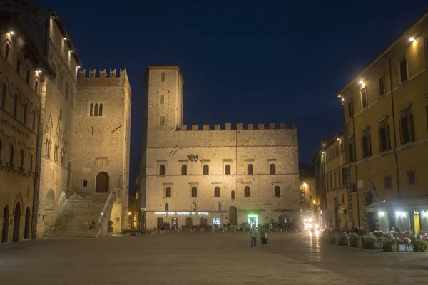 The main square of Todi, Umbria, by night — Stock Photo, Image