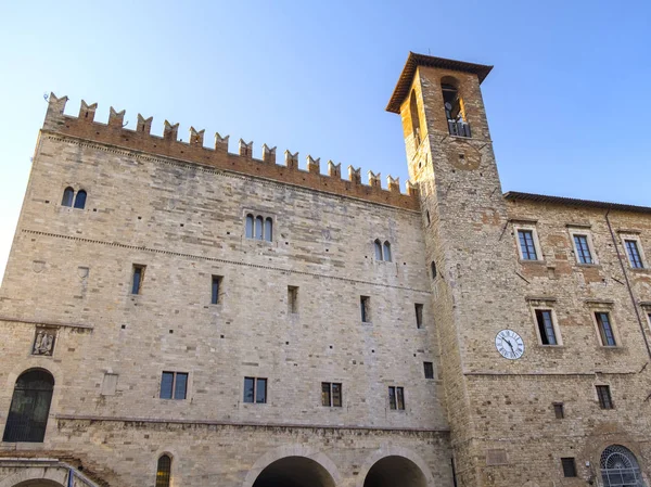 The main square of Todi, Umbria — Stock Photo, Image