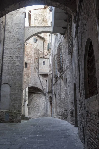 Stará ulice Todi, Umbrie — Stock fotografie