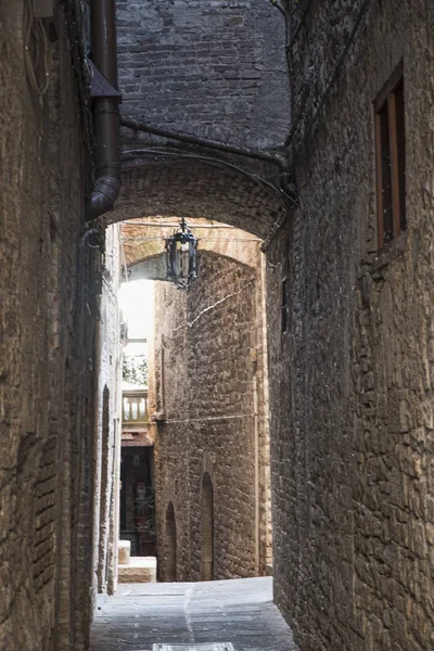 Stará ulice Todi, Umbrie — Stock fotografie