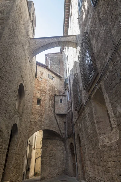 Old street Todi, Umbria — Zdjęcie stockowe