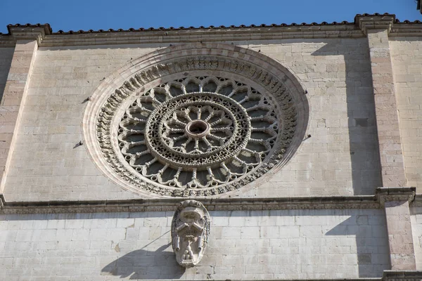 Na głównym placu Duomo Todi, Umbria, — Zdjęcie stockowe