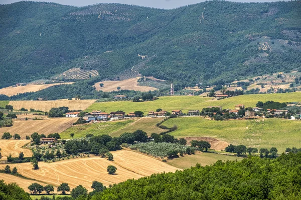Krajobraz w Umbrii, na lato — Zdjęcie stockowe