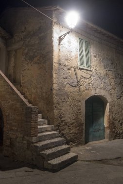 Asciano, Siena, eski şehrin gece