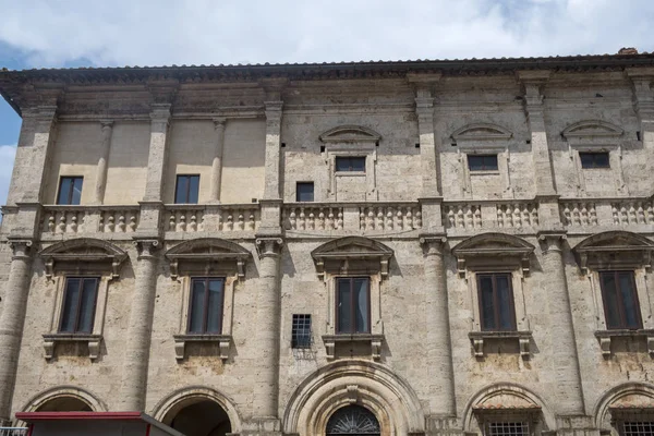 Montepulciano, Siena, İtalya: tarihi binalar — Stok fotoğraf