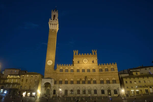 Siena, İtalya, gece — Stok fotoğraf