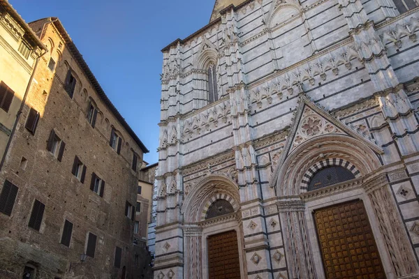 Siena, Italia: edificios históricos, la catedral (Duomo ) — Foto de Stock