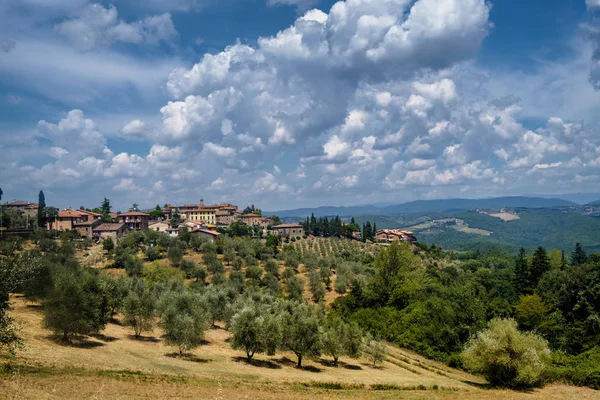 Καλοκαιρινό τοπίο στην περιοχή Chianti (Τοσκάνη) — Φωτογραφία Αρχείου