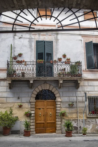 Asciano, Siena, the old town: courtyard — Stock Photo, Image