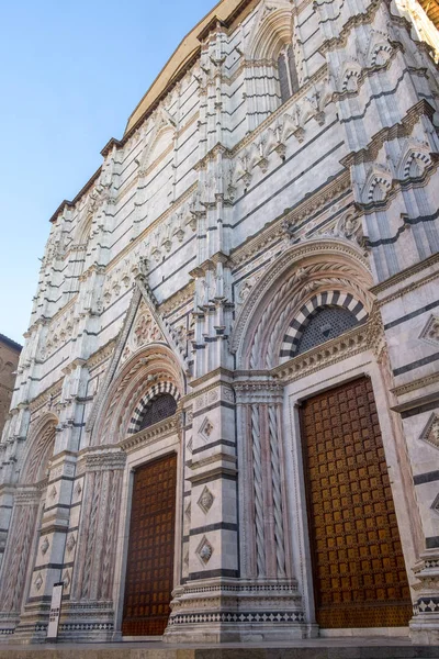Siena, Włochy: zabytkowe budynki, Katedra (Duomo) — Zdjęcie stockowe