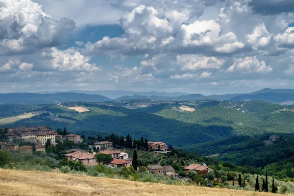 Καλοκαιρινό τοπίο στην περιοχή Chianti (Τοσκάνη) — Φωτογραφία Αρχείου