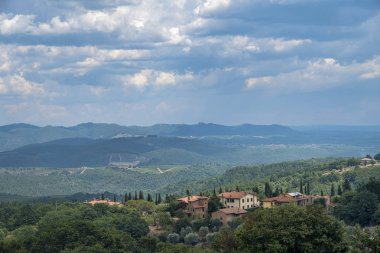 Yaz peyzaj (Toskonya Chianti bölgesinde)