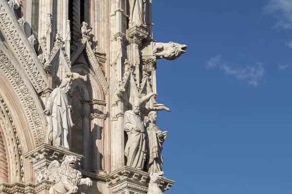 Siena, Itálie: historické budovy, katedrála (Duomo) — Stock fotografie