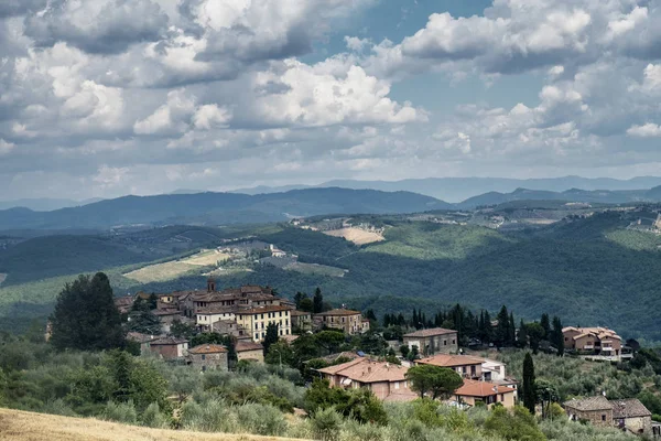 Καλοκαιρινό τοπίο στην περιοχή Chianti (Τοσκάνη) — Φωτογραφία Αρχείου