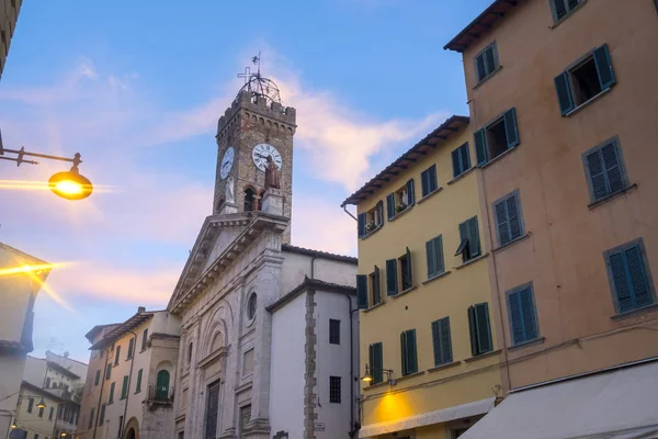 Poggibonsi, Siena, på kvällen — Stockfoto