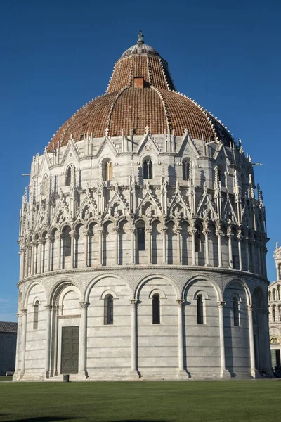 Pisa, Piazza dei Miracoli, famous cathedral square — Stock Photo, Image
