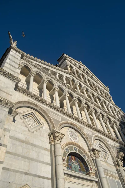 Pisa, Piazza dei Miracoli, famosa praça da catedral — Fotografia de Stock