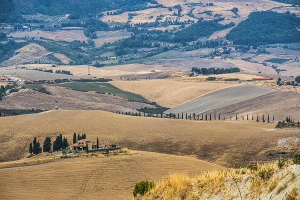 Καλοκαιρινό τοπίο κοντά στη Volterra, Τοσκάνη — Φωτογραφία Αρχείου