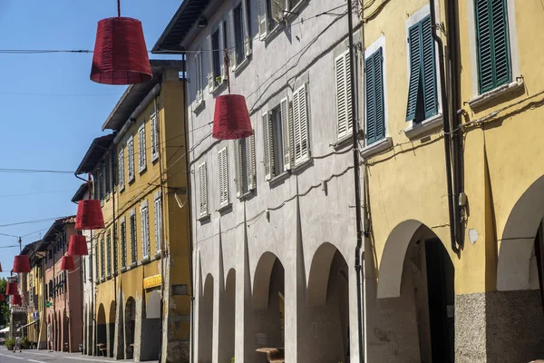 Huvudgatan i Ponsacco, Toscana — Stockfoto