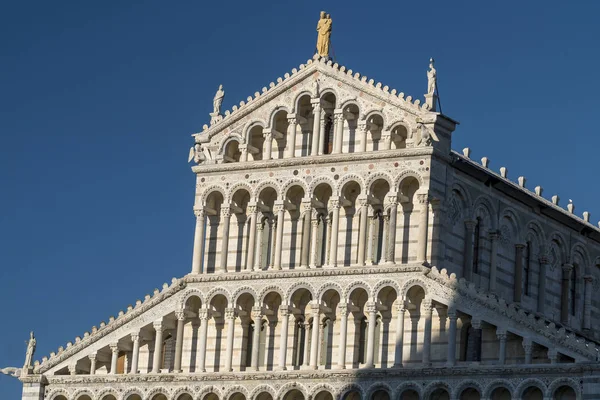 Pisa, Piazza dei Miracoli, híres katedrális tér — Stock Fotó