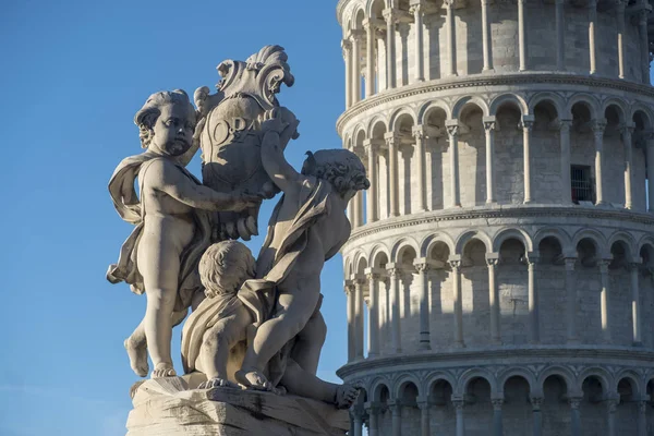 Pisa, Piazza dei Miracoli, berühmter Domplatz — Stockfoto