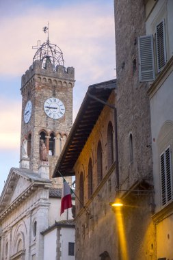 Poggibonsi, Siena, akşam