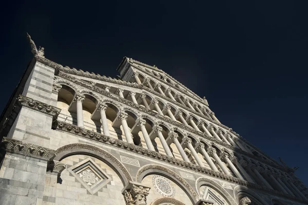 Pisa, Piazza dei Miracoli, híres katedrális tér — Stock Fotó