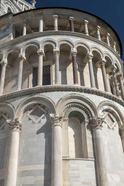 Pisa, Piazza dei Miracoli, híres katedrális tér — Stock Fotó