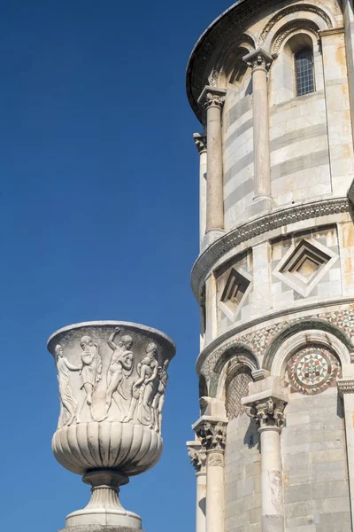 Pisa, Piazza dei Miracoli, berühmter Domplatz — Stockfoto